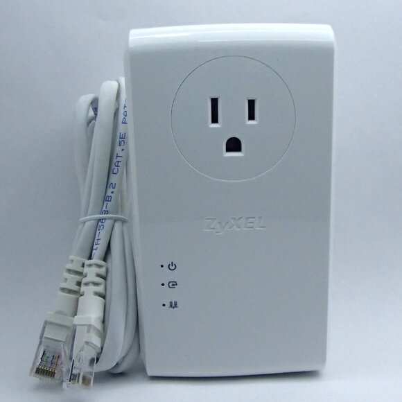 Zyxel 2000 Mbps HomePlug AV2 Powerline Pass-Thru 2-Port Gigabit Ethernet Adapter - Picture 1 of 4